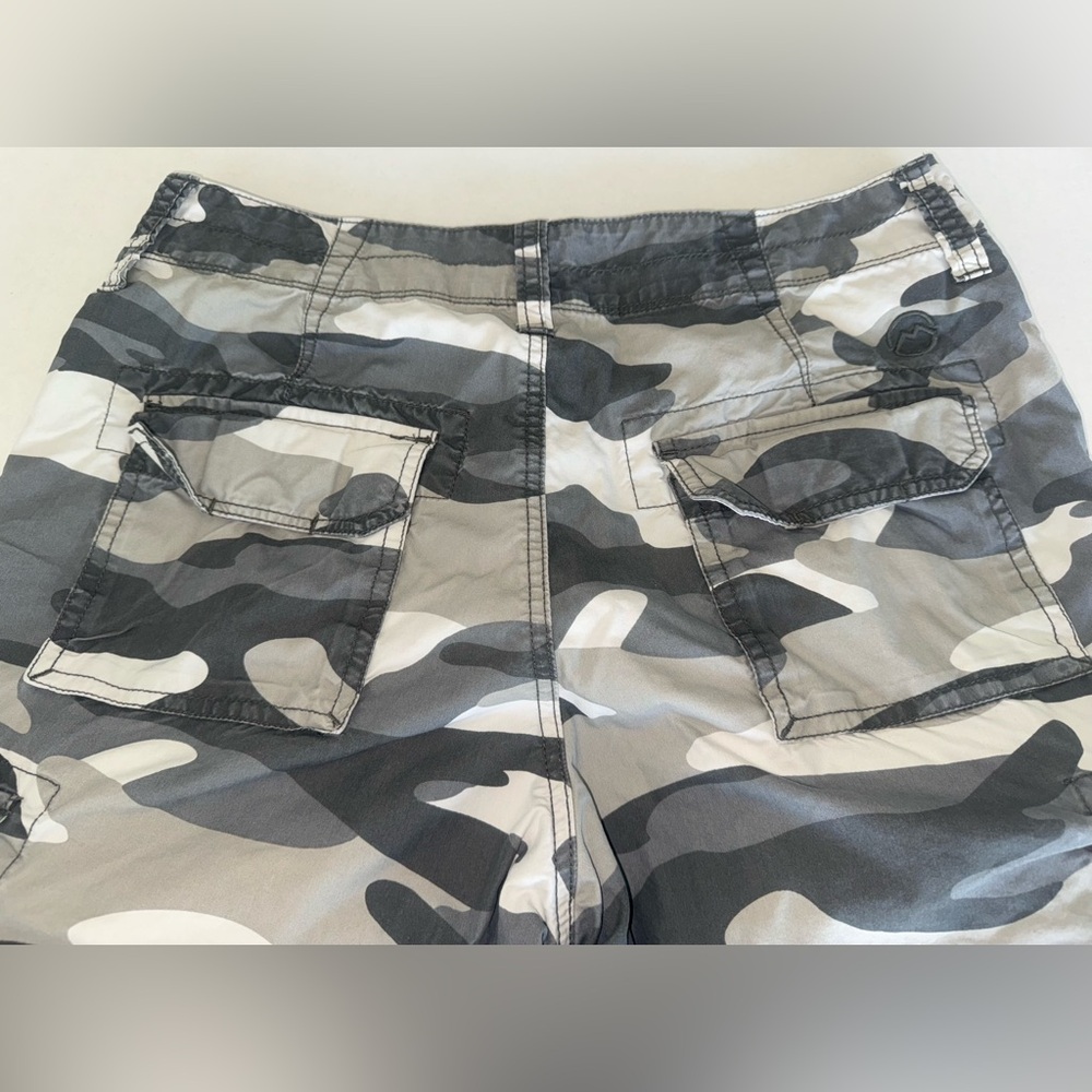 Men's Camouflage Cargo Shorts - Picture 6 of 11